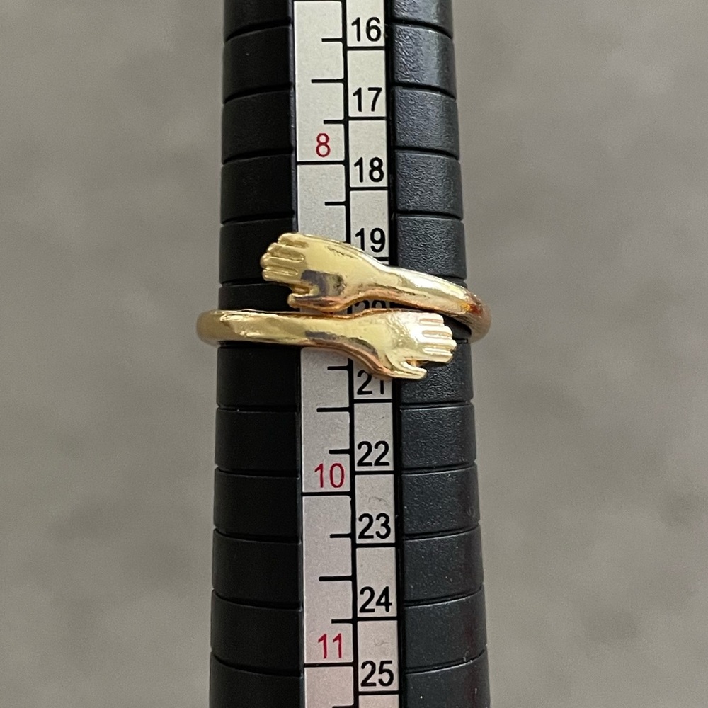 🩵 3/$15 🩵 Hands Ring